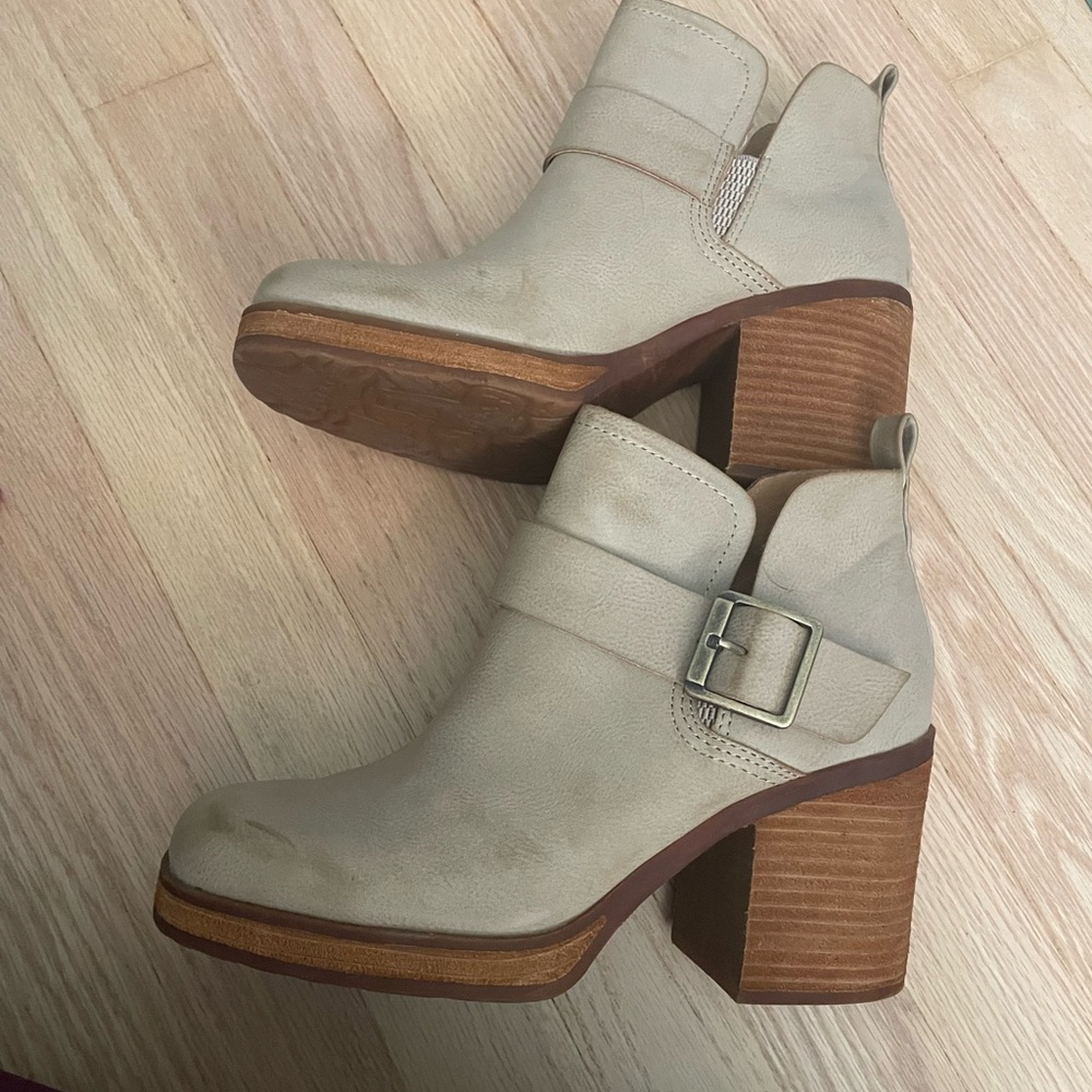 Korks Kari Block Heel Bootie size 7.5 gray tan